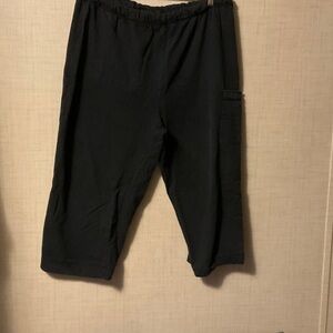 Onque Woman Black Capris